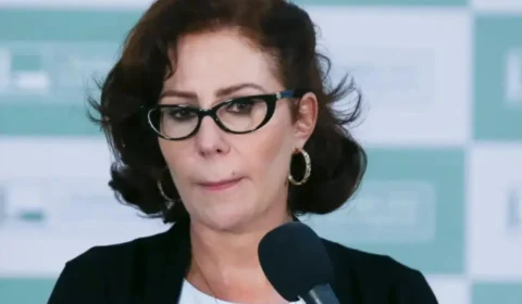 Carla Zambelli passa mal em tribunal na Itália e audiência sobre extradição é adiada