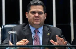 Alcolumbre descarta pautar impeachment de Moraes mesmo com apoio unânime no Senado