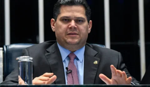 Alcolumbre descarta pautar impeachment de Moraes mesmo com apoio unânime no Senado