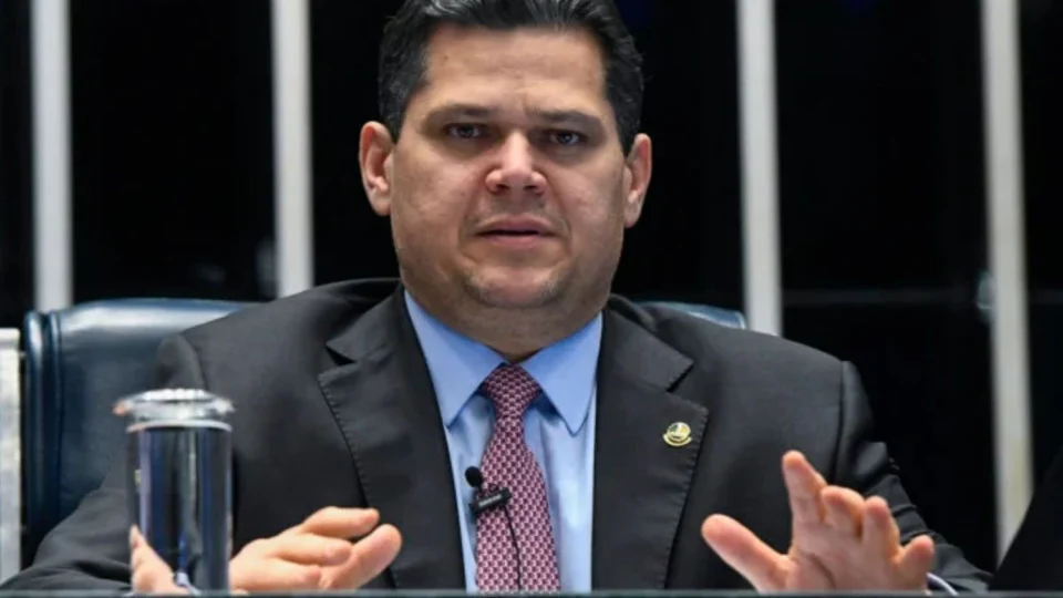 Alcolumbre descarta pautar impeachment de Moraes mesmo com apoio unânime no Senado