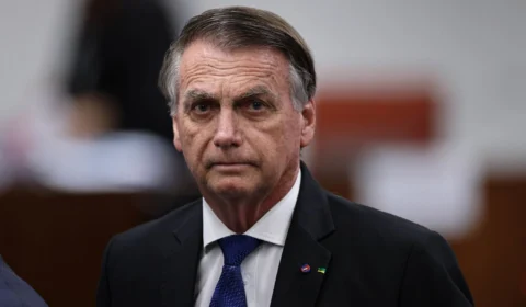 Defesa de Bolsonaro nega descumprimento de medidas e rebate acusação de tentativa de fuga