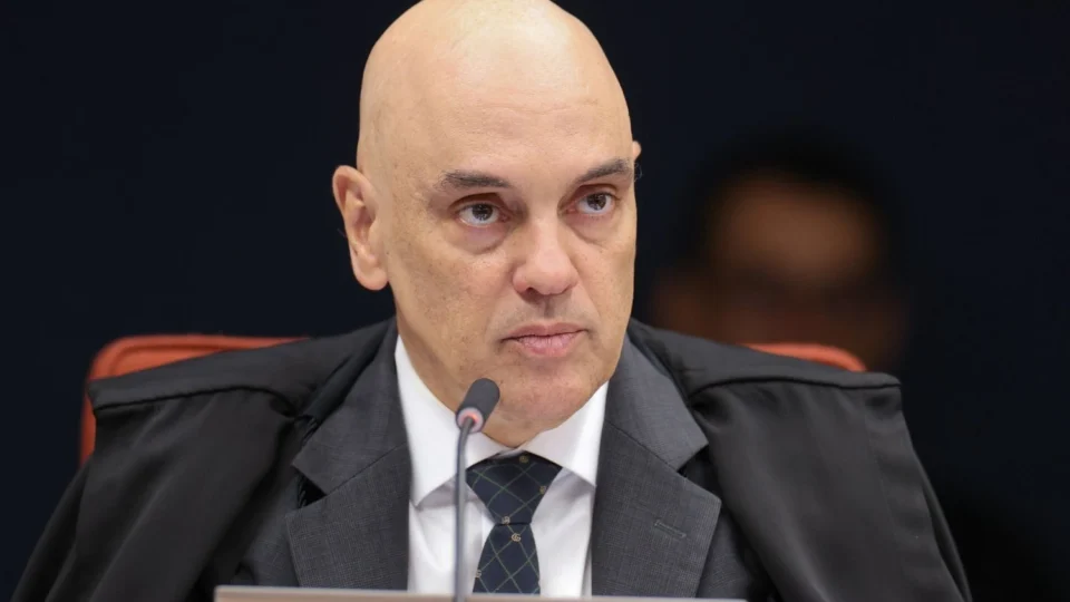 Moraes autoriza visitas médicas a Bolsonaro e exige aviso à Justiça em caso de internação urgente