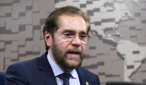 Plínio Valério apresenta relatório que proíbe taxação do PIX