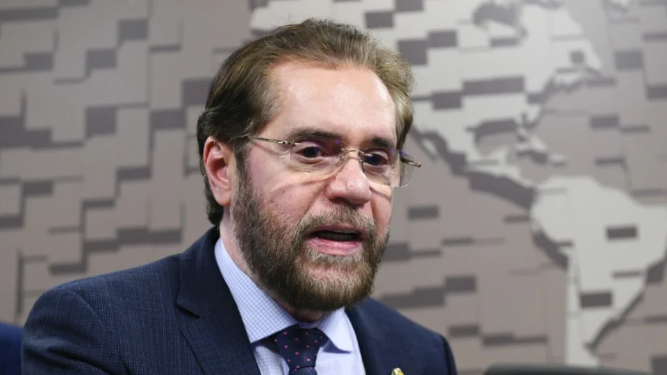 Plínio Valério apresenta relatório que proíbe taxação do PIX
