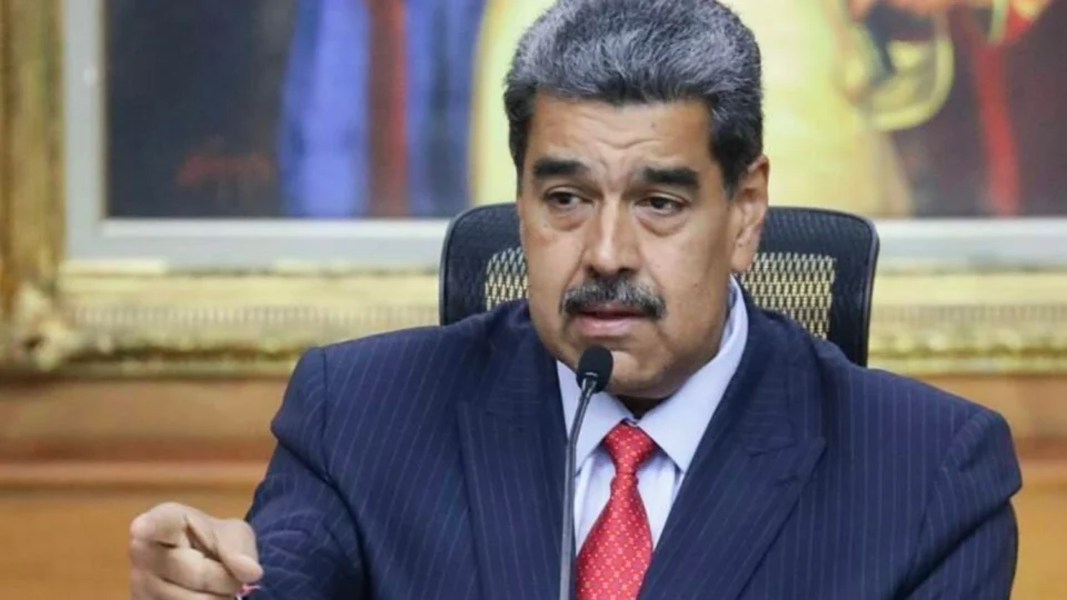 Maduro mobiliza 4,5 milhões de milicianos em resposta aos Estados Unidos
