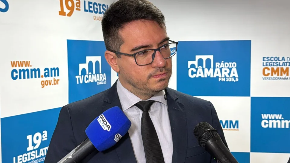 Rodrigo Guedes cobra três assinaturas para instalar CPI dos Buracos em Manaus