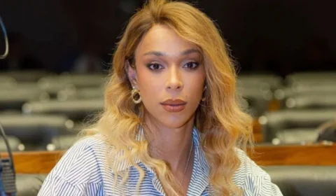 Erika Hilton ataca Eduardo: “Nunca mais abraçará seu pai”