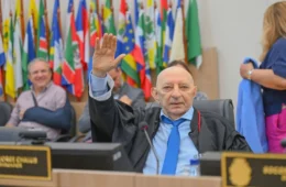 TJAM homenageia desembargador Domingos Chalub em sessão que marcou sua aposentadoria