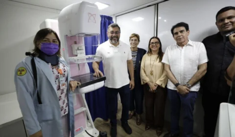 Wilson Lima vistoria estrutura que vai realizar exames na Carreta da Saúde da Mulher em Manacapuru