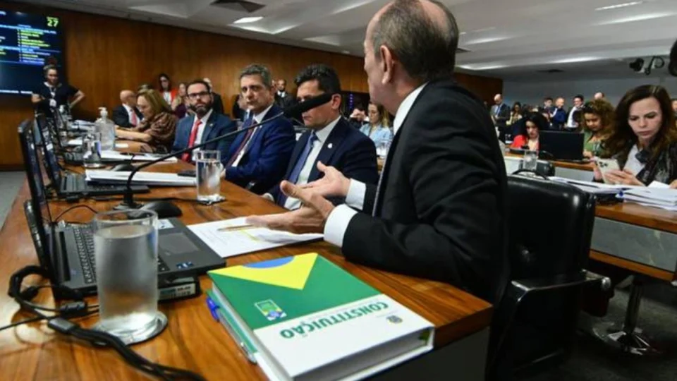 CCJ do Senado aprova novo Código Eleitoral com voto impresso e mudanças em regras de campanha