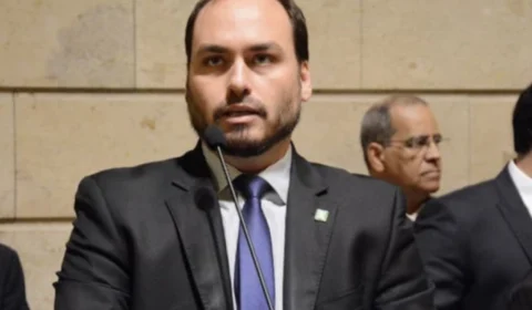 Carlos Bolsonaro planeja candidatura ao Senado por Roraima, diz jornalista