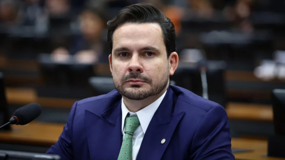 Capitão Alberto Neto comemora incentivos à produção nacional de semicondutores