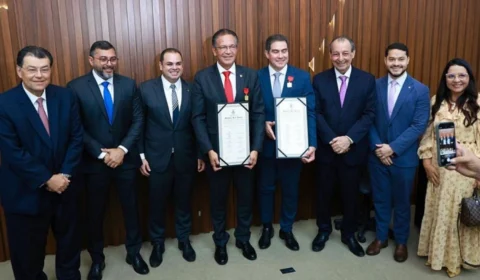 Wilson Lima, Omar Aziz e Eduardo Braga dividem bancada em homenagem a Mauro Campbell na Aleam