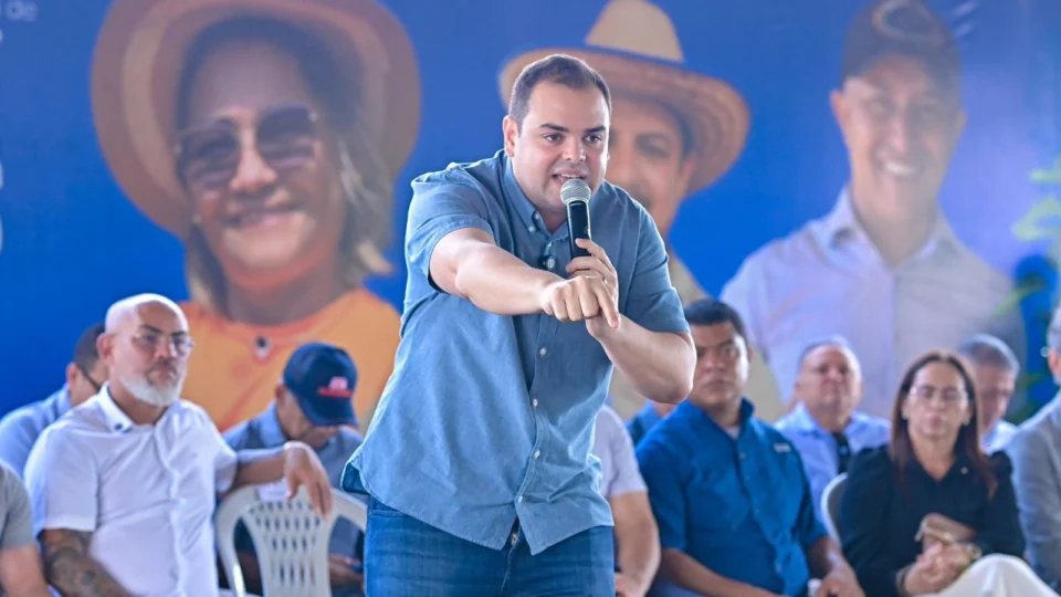 Roberto Cidade anuncia emendas para o setor primário em entrega de insumos e implementos agrícolas