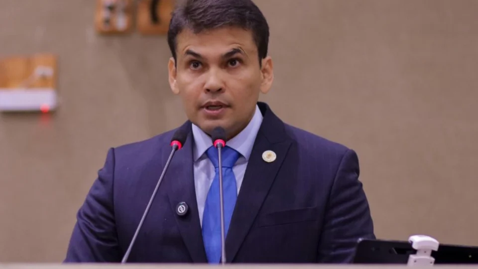 Vereador Coronel Rosses aponta suspeita de favorecimento em contratos da prefeitura de Manaus