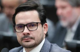 “Julgamento é um teatro para calar a oposição”, diz Alberto Neto sobre Bolsonaro