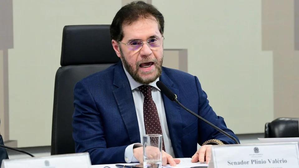 “O povo amazonense estão sendo desrespeitados”, diz Plínio Valério sobre privatização de rios