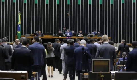 Deputados aprovam projeto que proíbe descontos de associações em benefícios do INSS