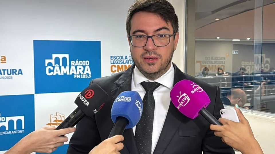 “É a falência do Poder Público”, diz Rodrigo Guedes sobre omissão diante dos flanelinhas em Manaus