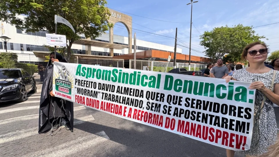 “Prefeito Davi Almeida vai aprender a temer e respeitar os professores”, diz Helma Sampaio