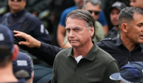 Bolsonaro é diagnosticado com câncer de pele, diz médico