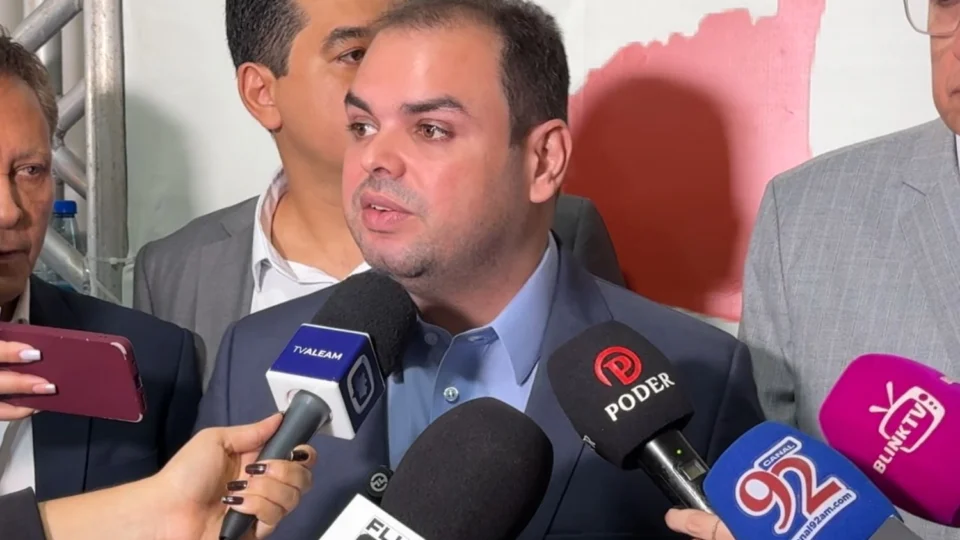 “As portas da Assembleia estão abertas para dialogar com os vereadores”, diz Roberto Cidade