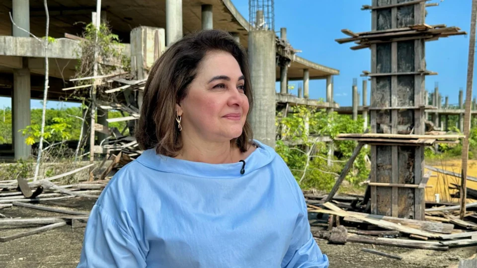 “R$ 300 milhões soterrados em concreto e abandono”, denuncia professora Maria do Carmo