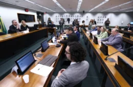 Câmara abre processos no Conselho de Ética contra deputados por quebra de decoro