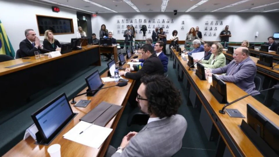 Câmara abre processos no Conselho de Ética contra deputados por quebra de decoro
