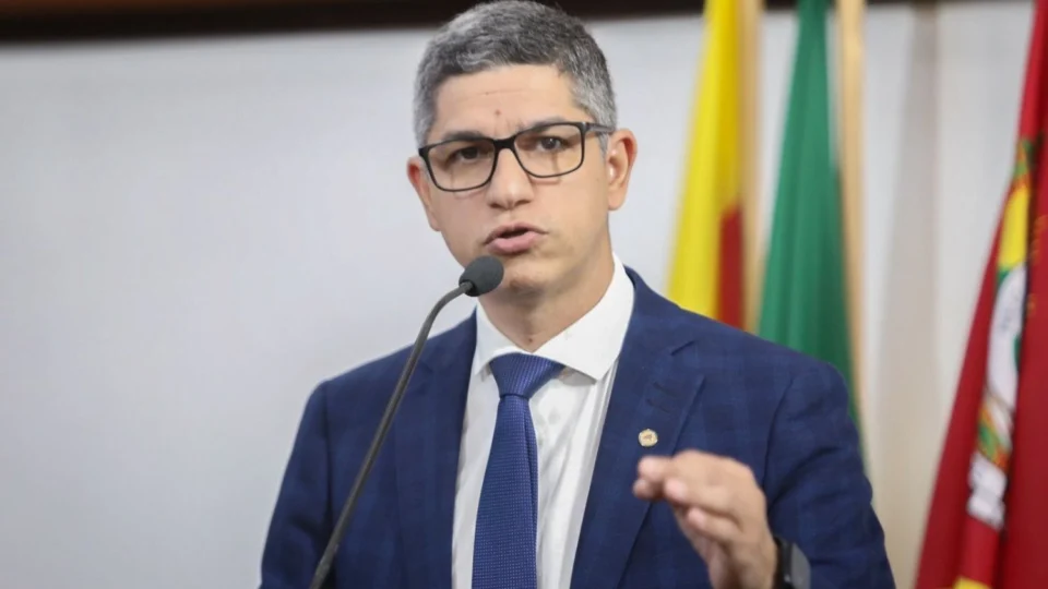 Deputado no Acre se manifesta após condenação por violação de direitos autorais em concurso público