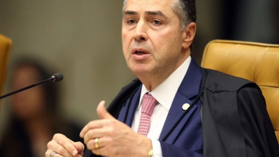 Barroso compara processos atuais à ditadura e defende transparência no STF