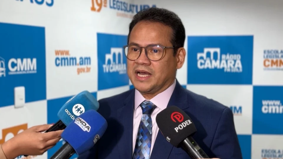 Eduardo Alfaia defende debate técnico e responsável sobre reforma da previdência em Manaus