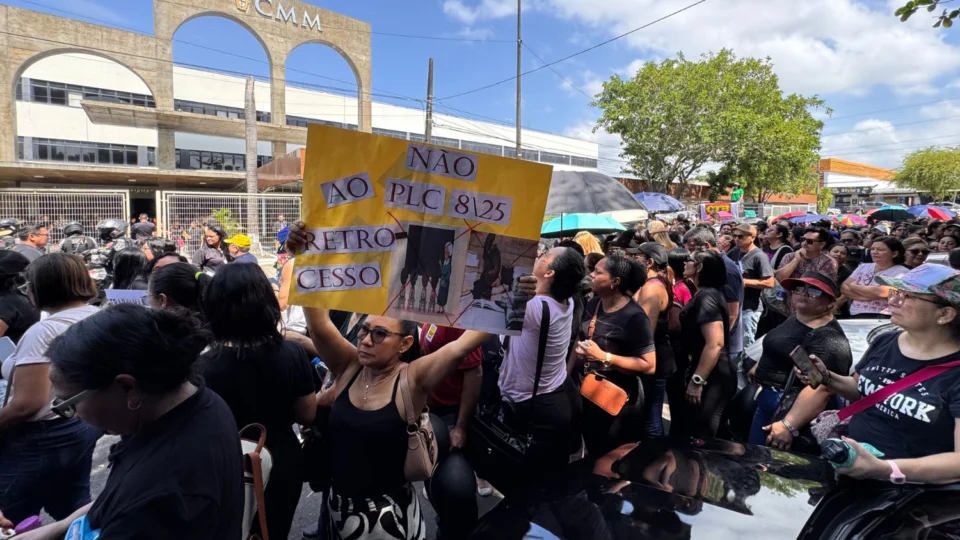 Professores pressionam e dividem vereadores na Câmara sobre a reforma da Previdência