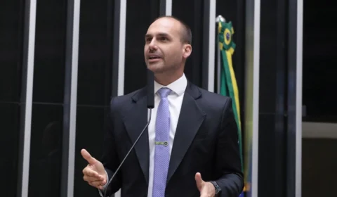 “Cuidado para não ser visto como colaborador”, alerta Eduardo Bolsonaro a relator da Anistia