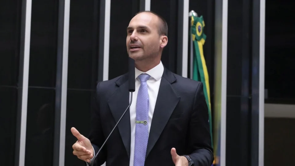 “Cuidado para não ser visto como colaborador”, alerta Eduardo Bolsonaro a relator da Anistia
