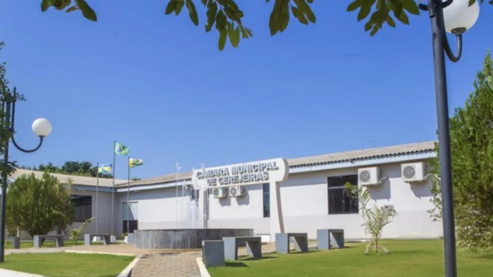 Vereadores de Cerejeiras (RO) gastam mais de R$ 234 mil em diárias e passagens em oito meses