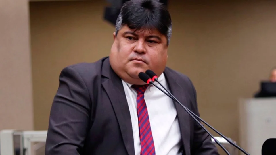 “Estou posicionado como pré-candidato à Aleam”, admite David Reis durante sessão na CMM