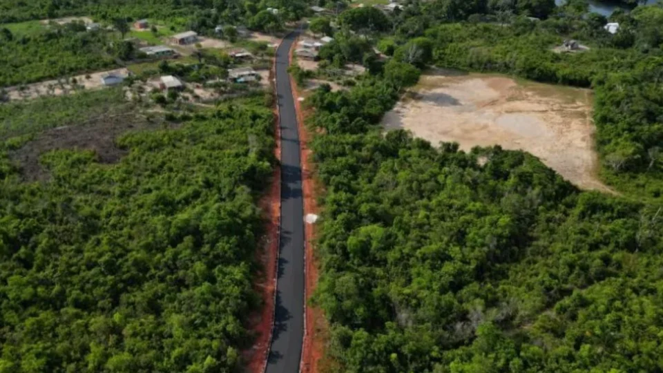 Com BR-319 parada, Manaus se conecta ao Brasil por nova estrada no interior que liga AM ao Pará