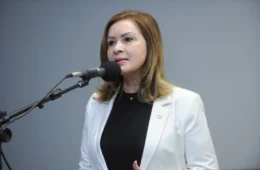 Deputada do Acre apoia fim da cobrança por bagagem de mão e critica preços das passagens aéreas