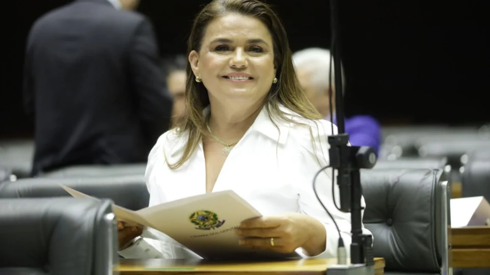 MPE pede inelegibilidade da deputada Helena Lima até 2030 por suposta compra de votos em Roraima