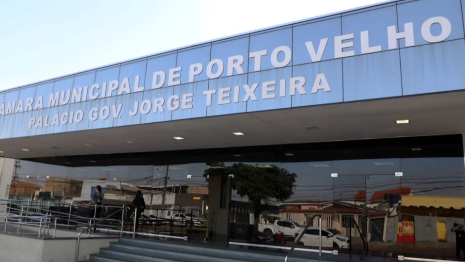 Assessor parlamentar é preso por porte ilegal de arma em condomínio da zona sul de Porto Velho (RO)