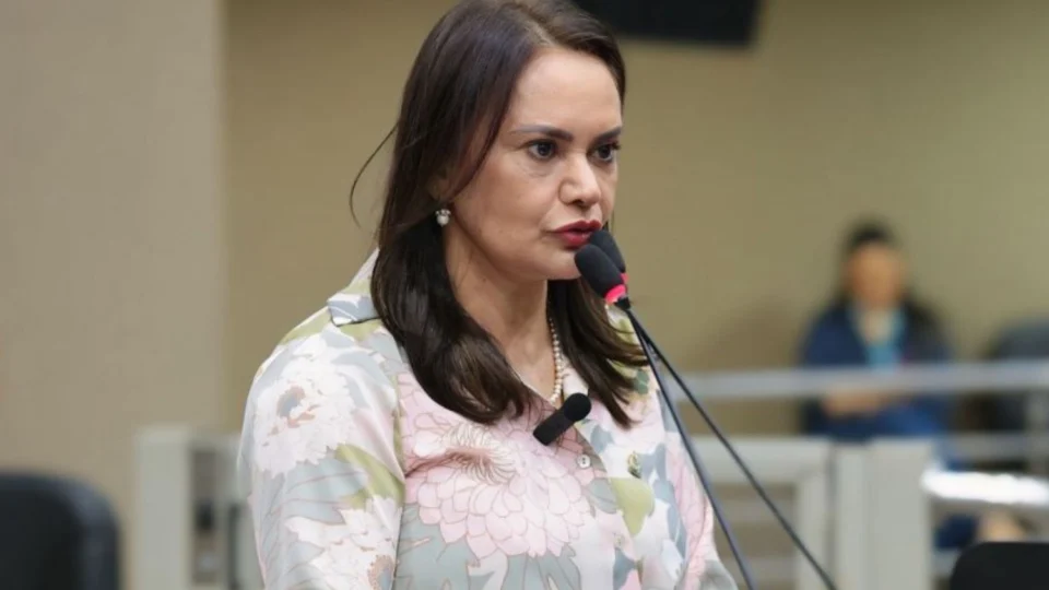 Professora Jacqueline deixa a Câmara de Manaus e assume vaga na Assembleia Legislativa do Amazonas