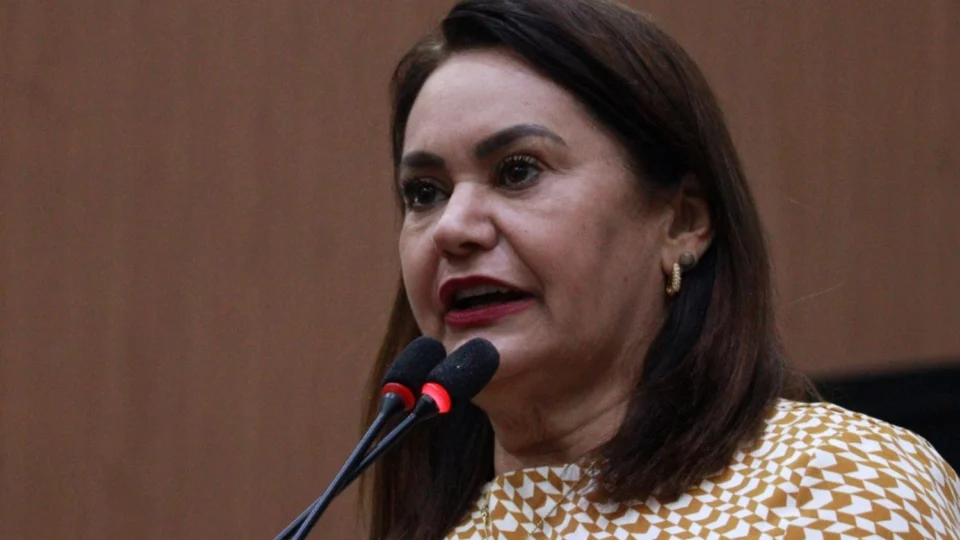 Professora Jacqueline assume vaga na Aleam após licença de Joana Darc para Sepet