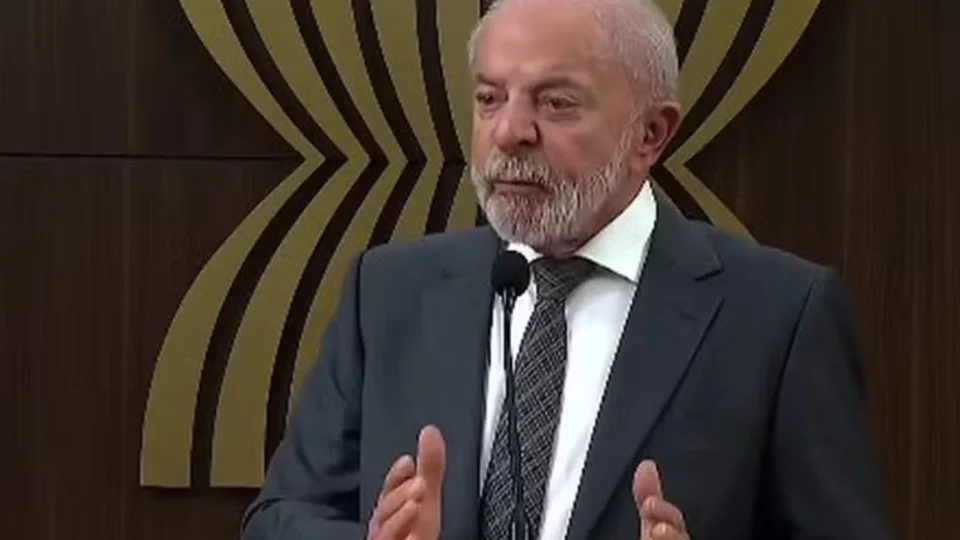 “Traficantes são vítimas dos usuários”, diz Lula e gera polêmica durante coletiva na Indonésia