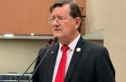 Zé Ricardo critica lentidão da Justiça e cobra transparência sobre viagens do prefeito ao Caribe