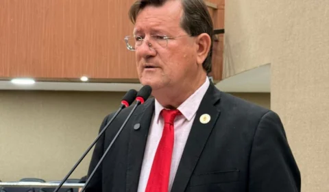 Zé Ricardo critica lentidão da Justiça e cobra transparência sobre viagens do prefeito ao Caribe