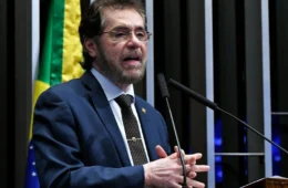 Plínio Valério defende mandato fixo para ministros do STF: “Poder extremo transforma em semideus”