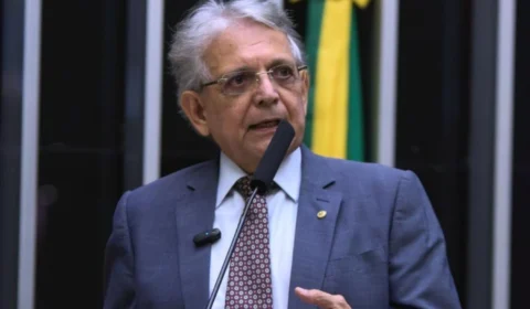 Pauderney denuncia na tribuna da Câmara empresa que cobra taxas ilegais no AM