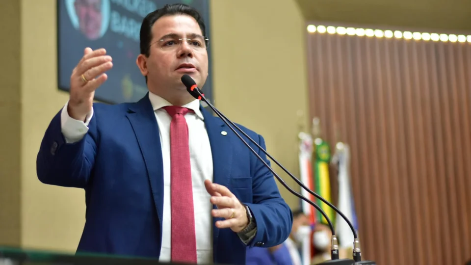 Wilker Barreto reafirma competência da Aleam para julgar contas de David Almeida referentes a 2017