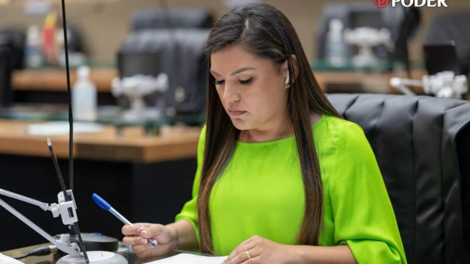 Joana Darc se manifesta e diz que sua saída da Secretaria de Proteção Animal será temporária